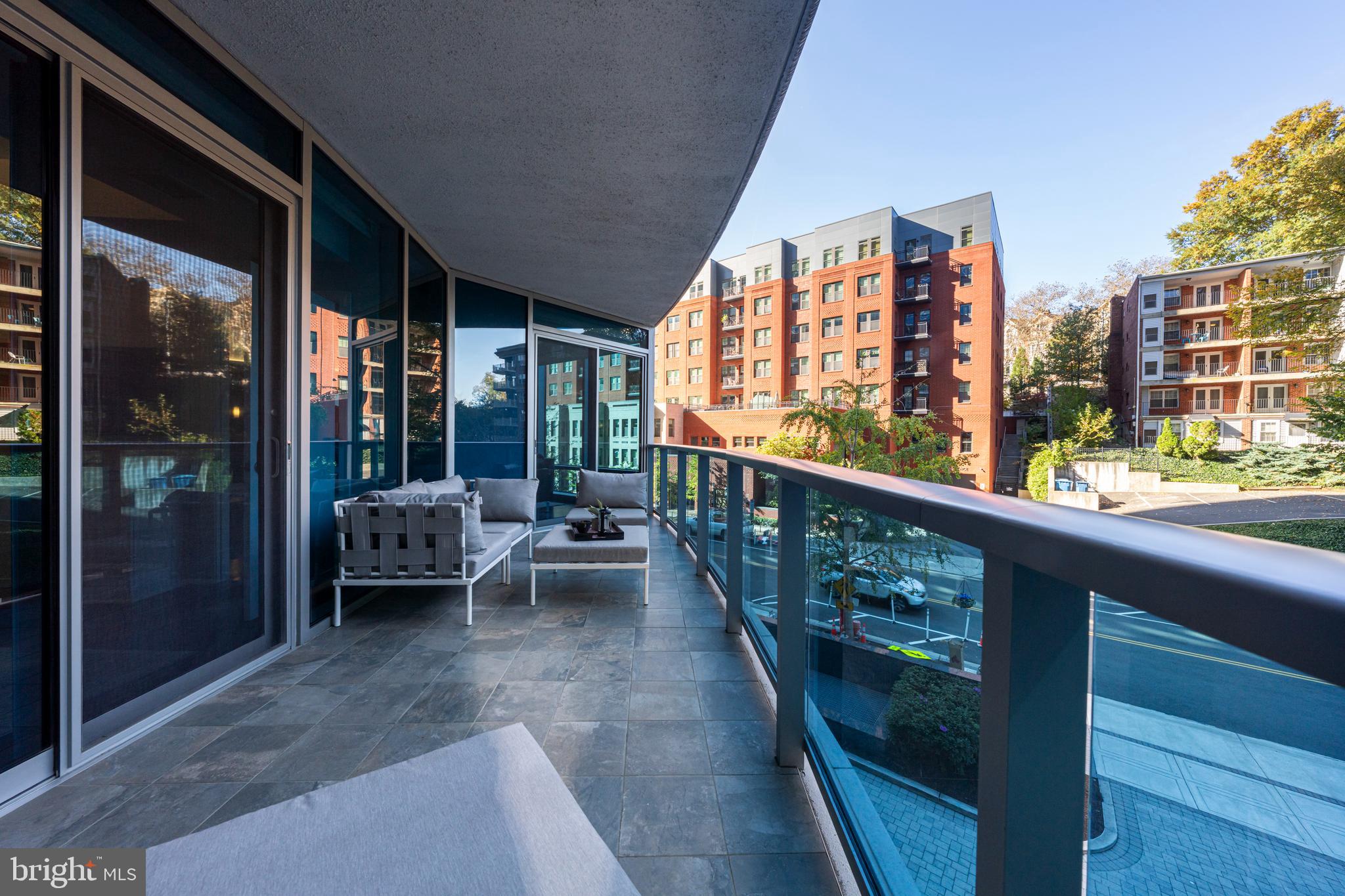 TURNBERRY TOWER - Residential