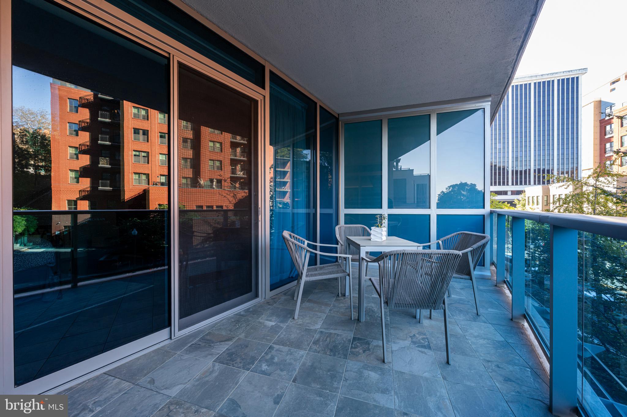 TURNBERRY TOWER - Residential