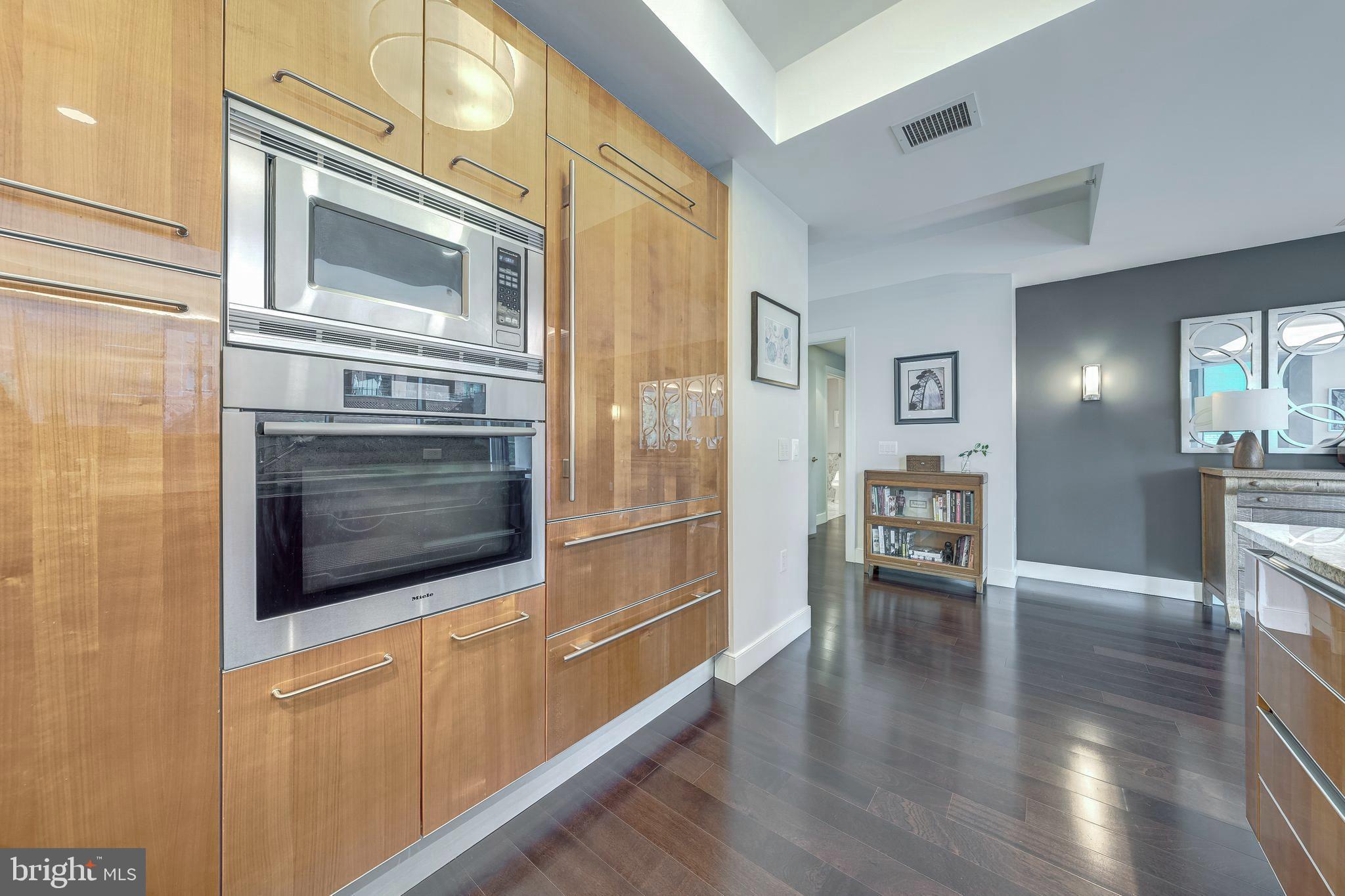 TURNBERRY TOWER - Residential