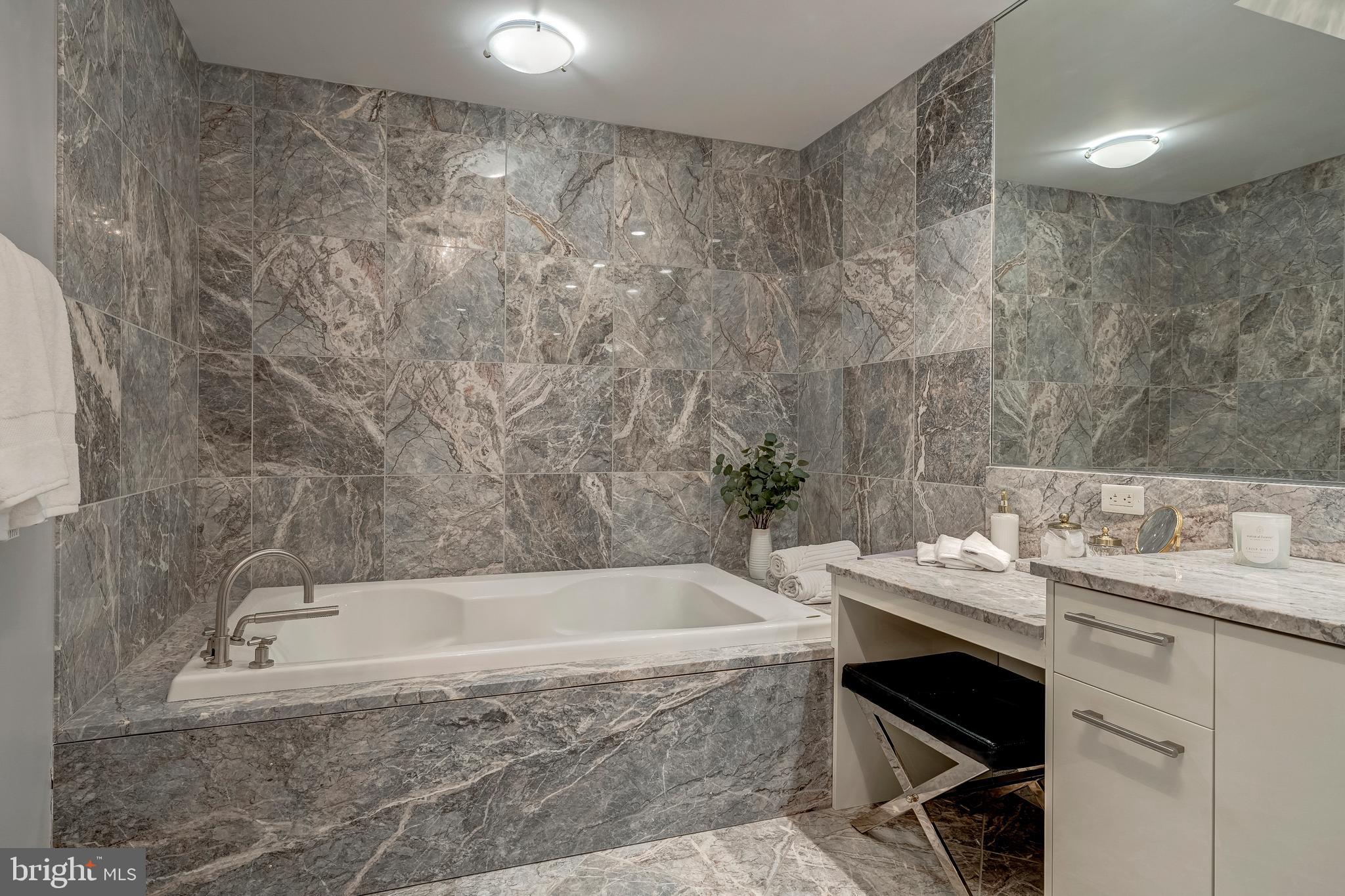 TURNBERRY TOWER - Residential