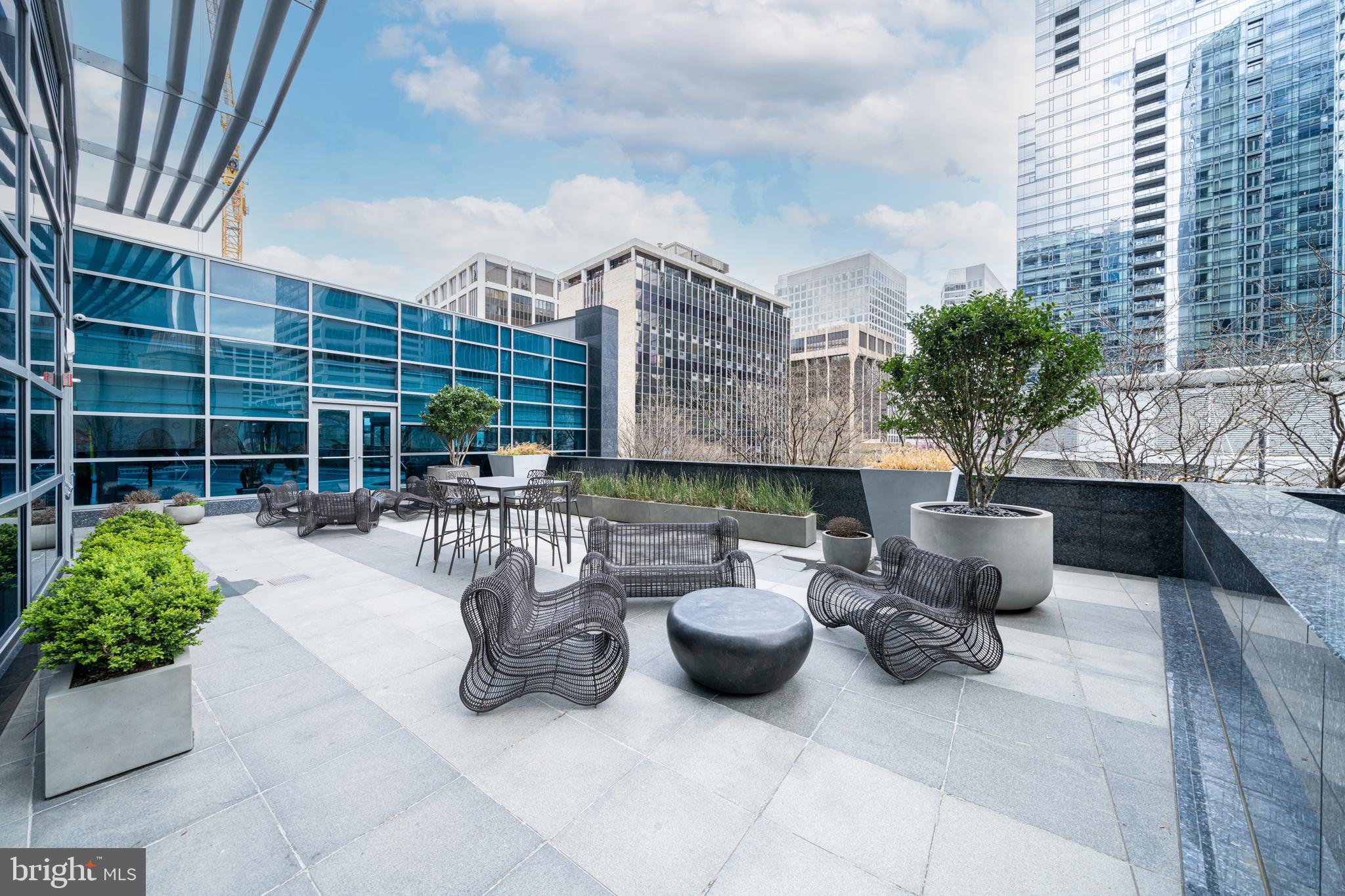 TURNBERRY TOWER - Residential