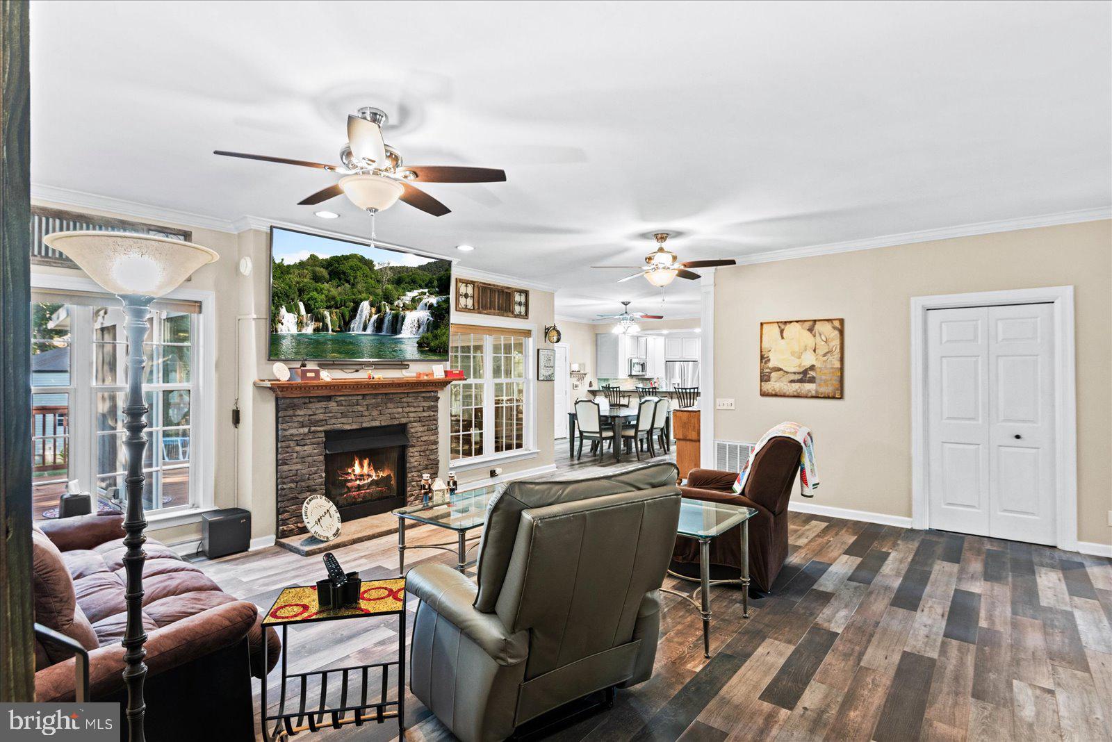 GROVES ESTATES - Residential