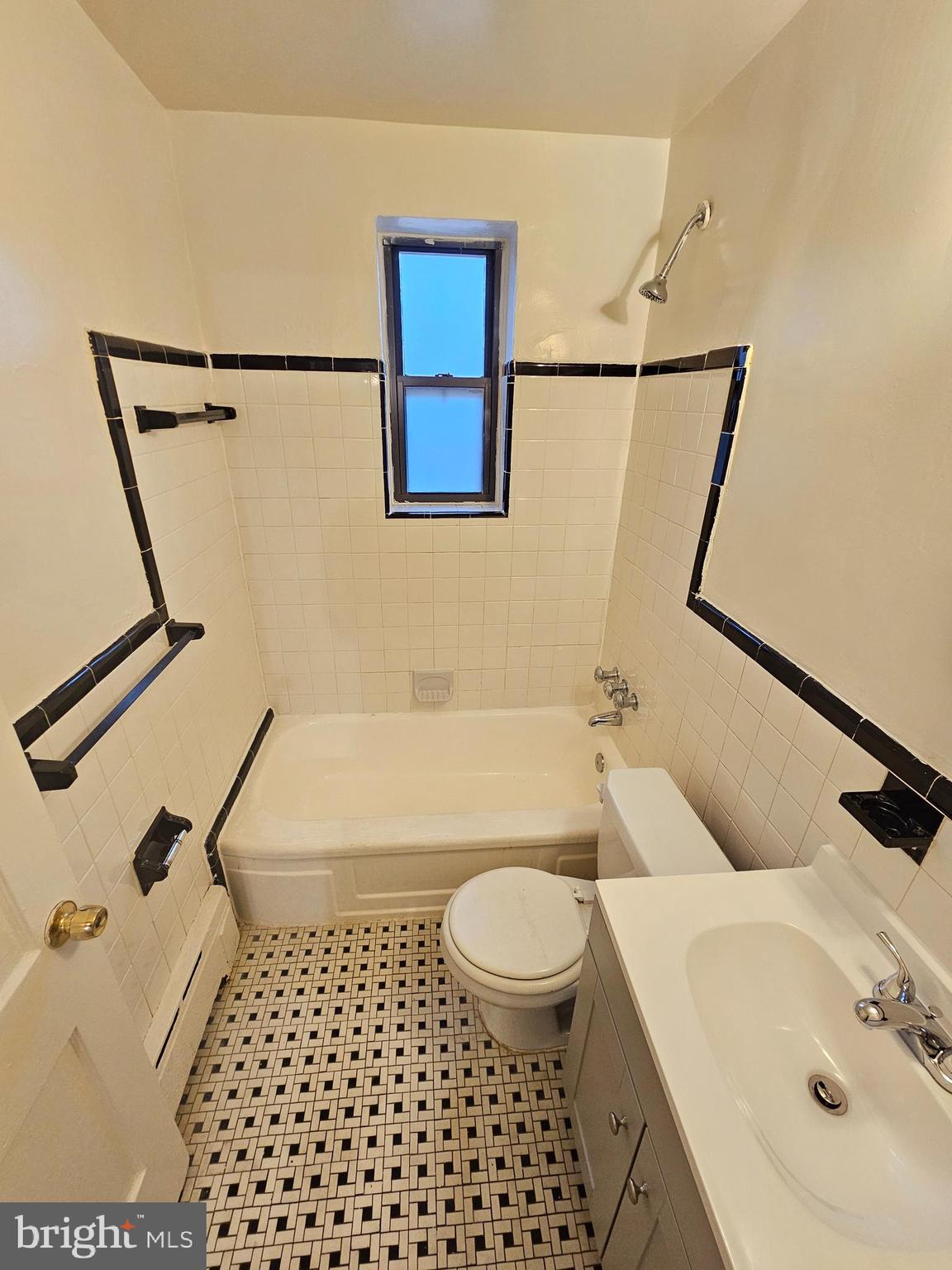 FOREST HILLS - Residential Lease