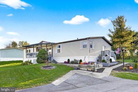 107 LONGWOOD COURT E LANCASTER PA 17603