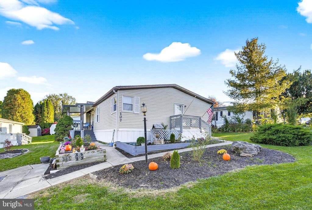 Photo of 107 Longwood Court E, LANCASTER, PA 17603 (MLS # PALA2078434)