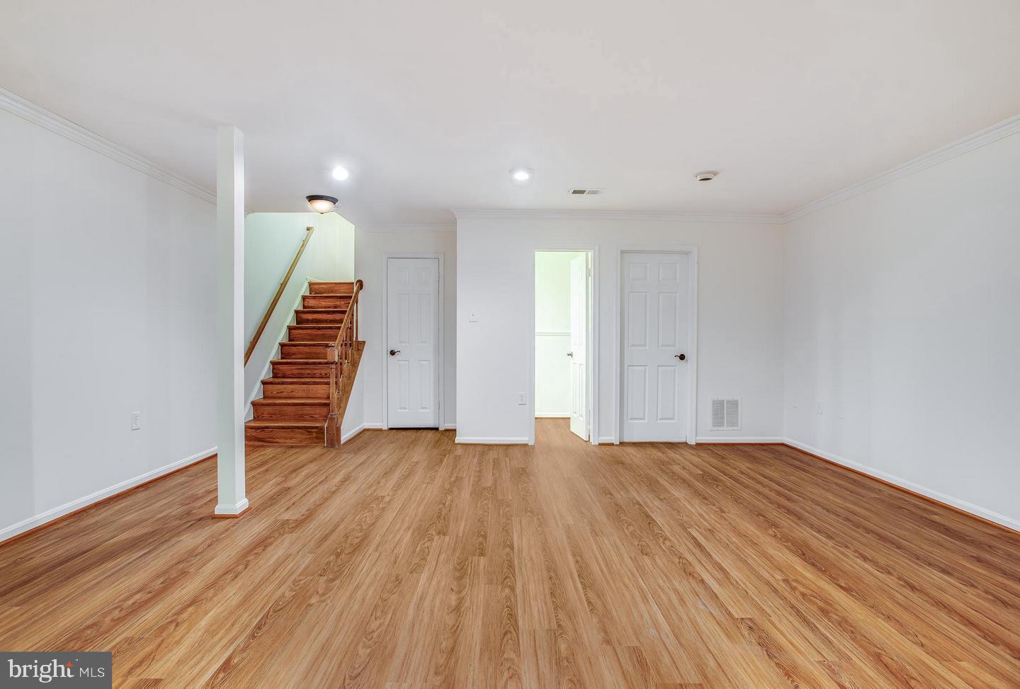 HOLLAND TOWNE - Residential Lease