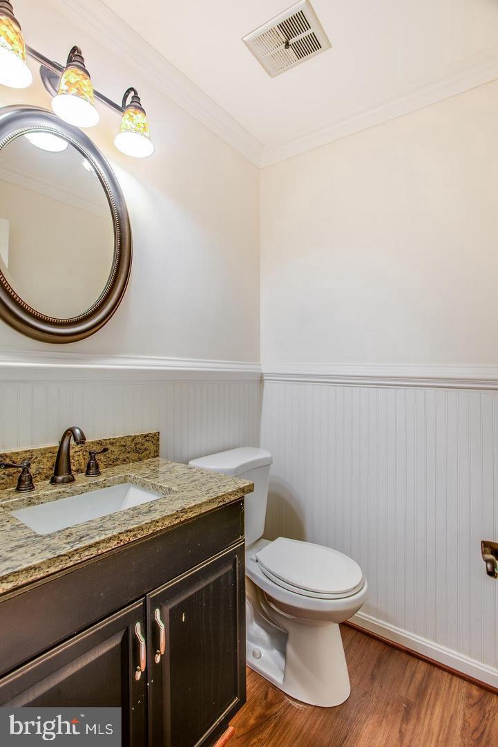 HOLLAND TOWNE - Residential Lease