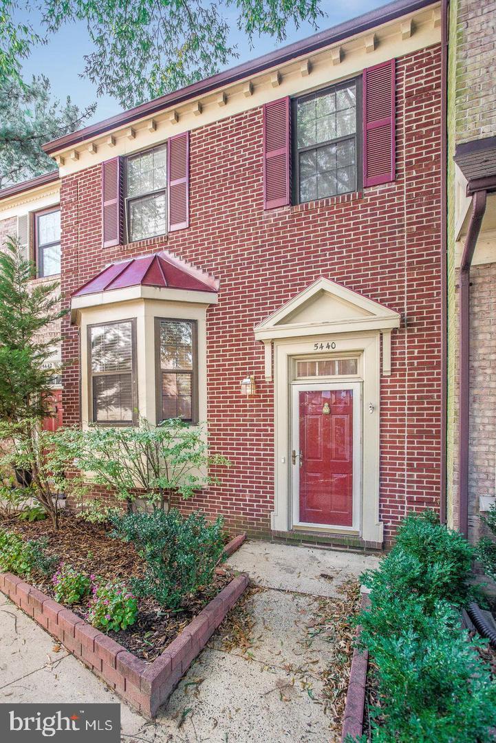 HOLLAND TOWNE - Residential Lease