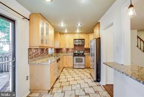 HOLLAND TOWNE - Residential Lease