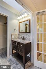 HOLLAND TOWNE - Residential Lease