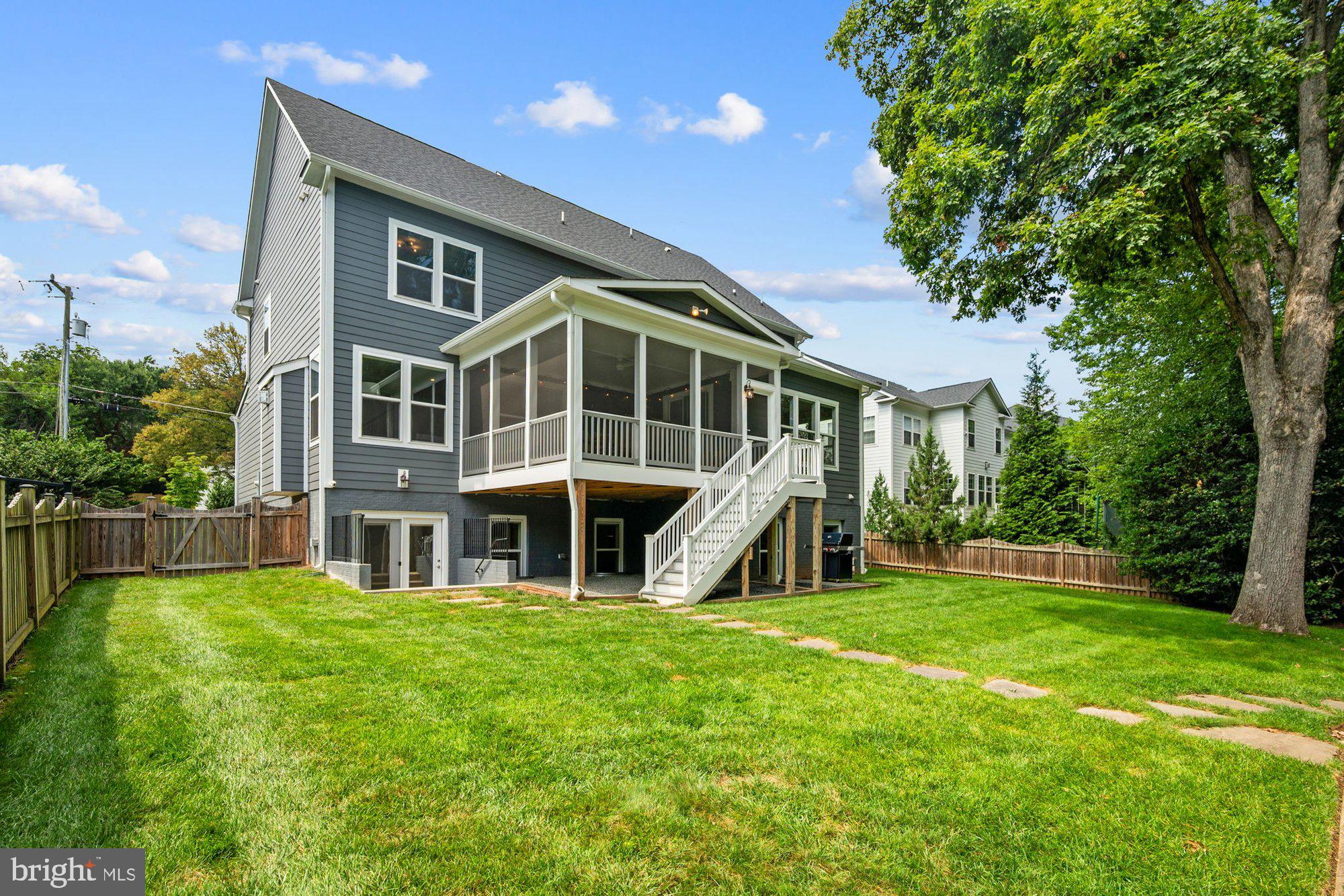 1717 MACON STREET