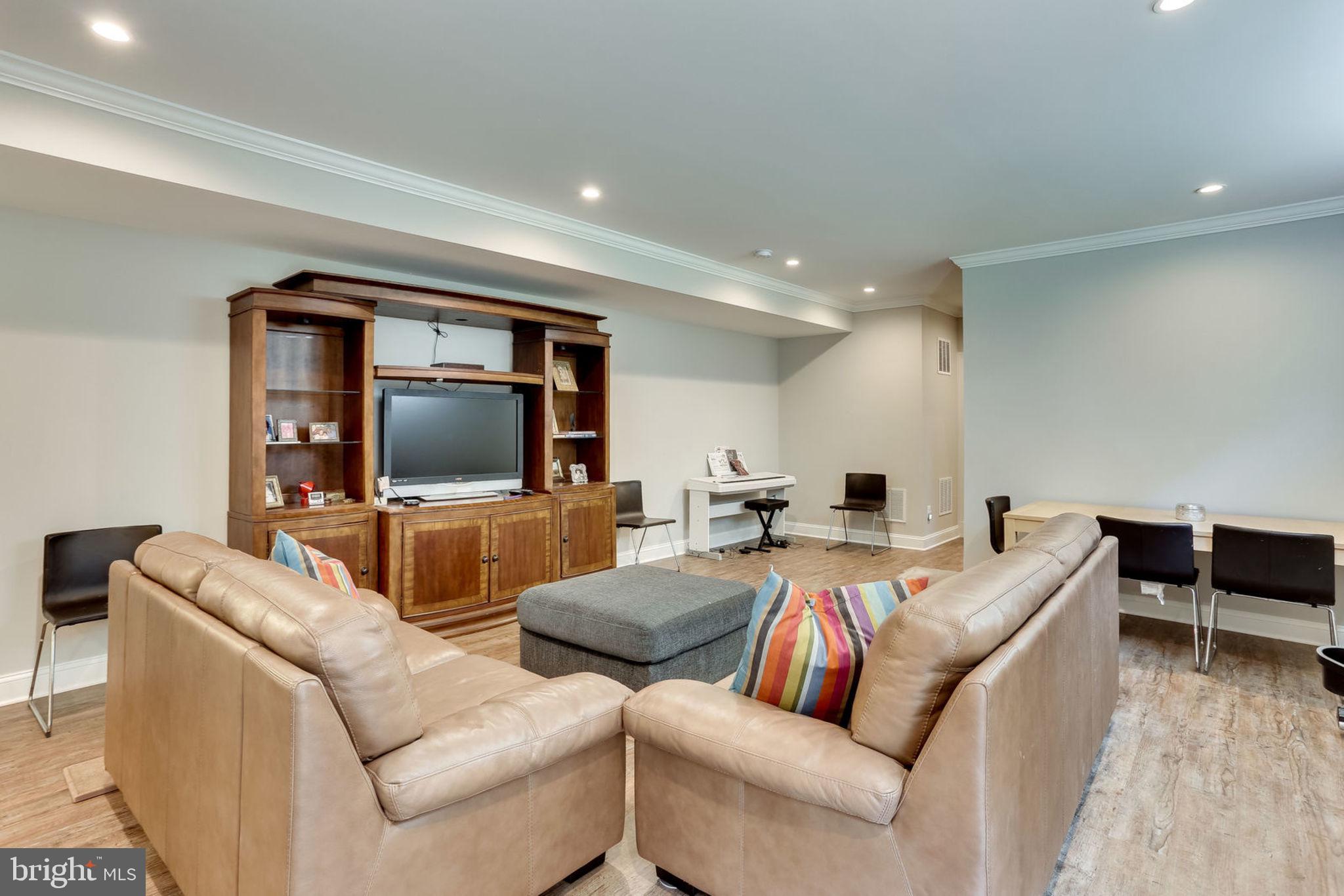 ELLISON HEIGHTS - Residential Lease