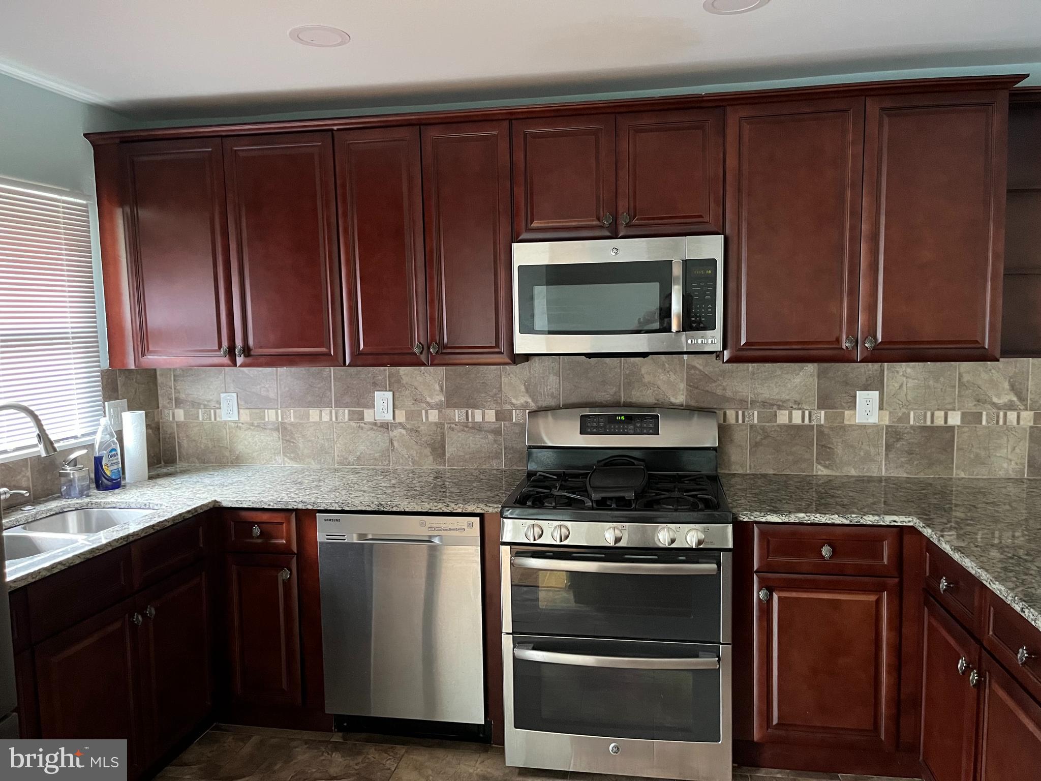 NORTH SPRINGFIELD - Residential Lease