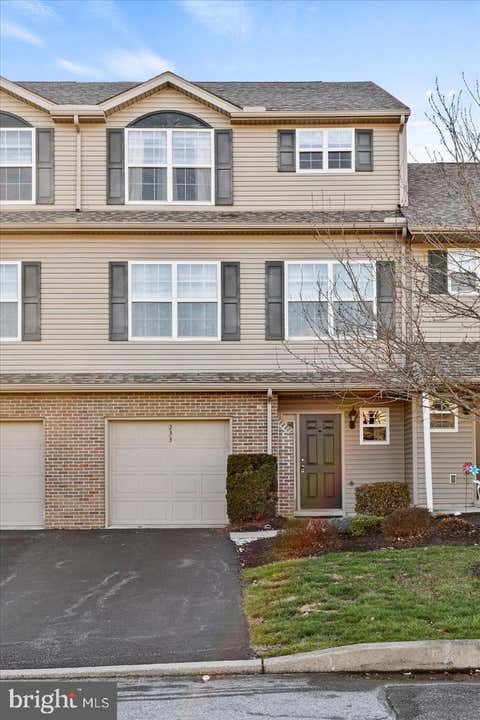 Townhouse For Rent - 233 Thrush Drive<br/> HUMMELSTOWN, PA 17036