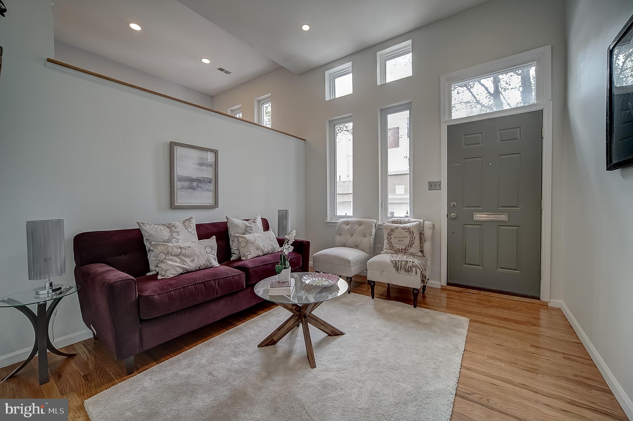 QUEEN VILLAGE - Residential