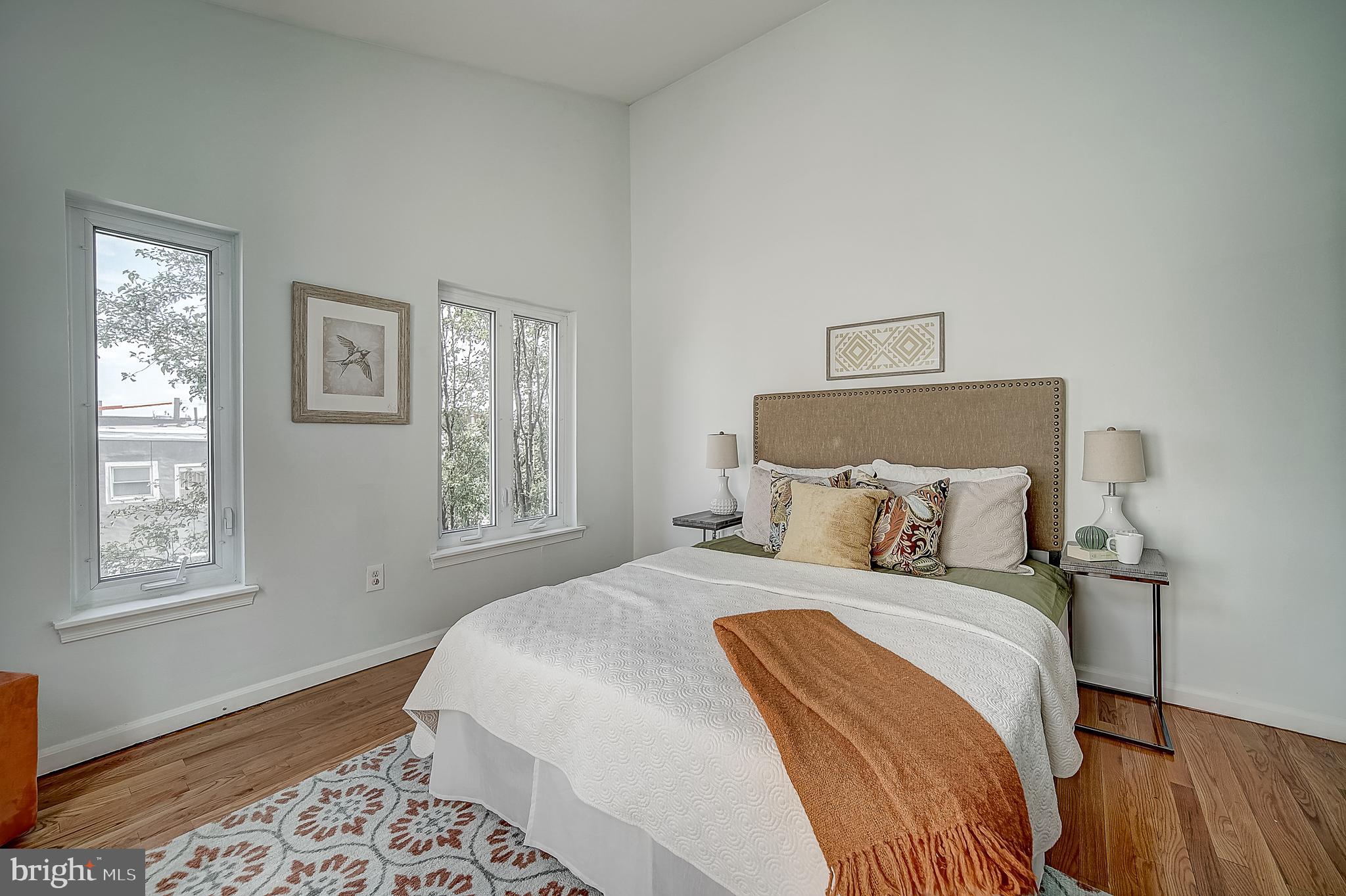 QUEEN VILLAGE - Residential