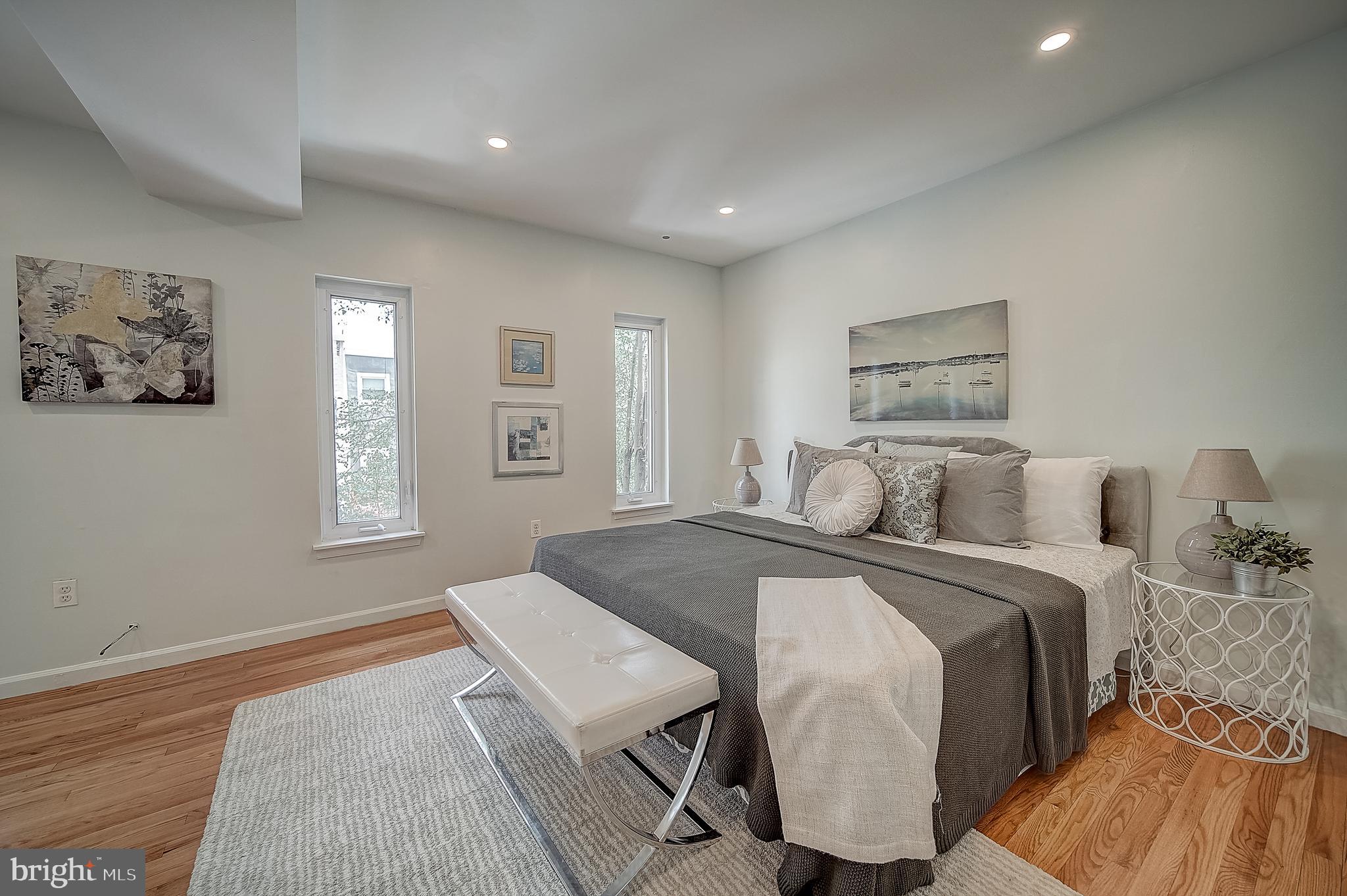 QUEEN VILLAGE - Residential