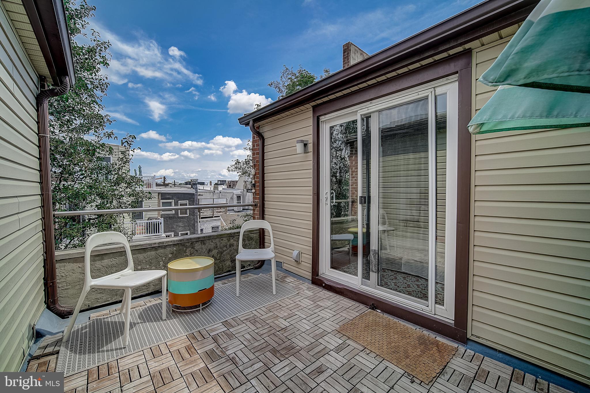 QUEEN VILLAGE - Residential