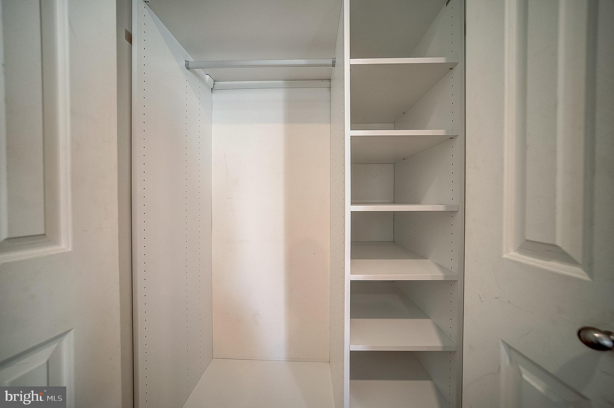 QUEEN VILLAGE - Residential