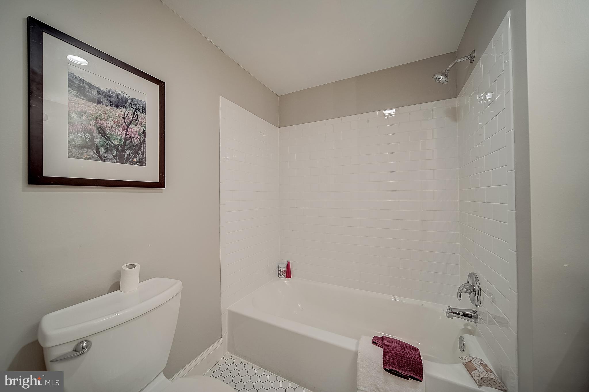 QUEEN VILLAGE - Residential