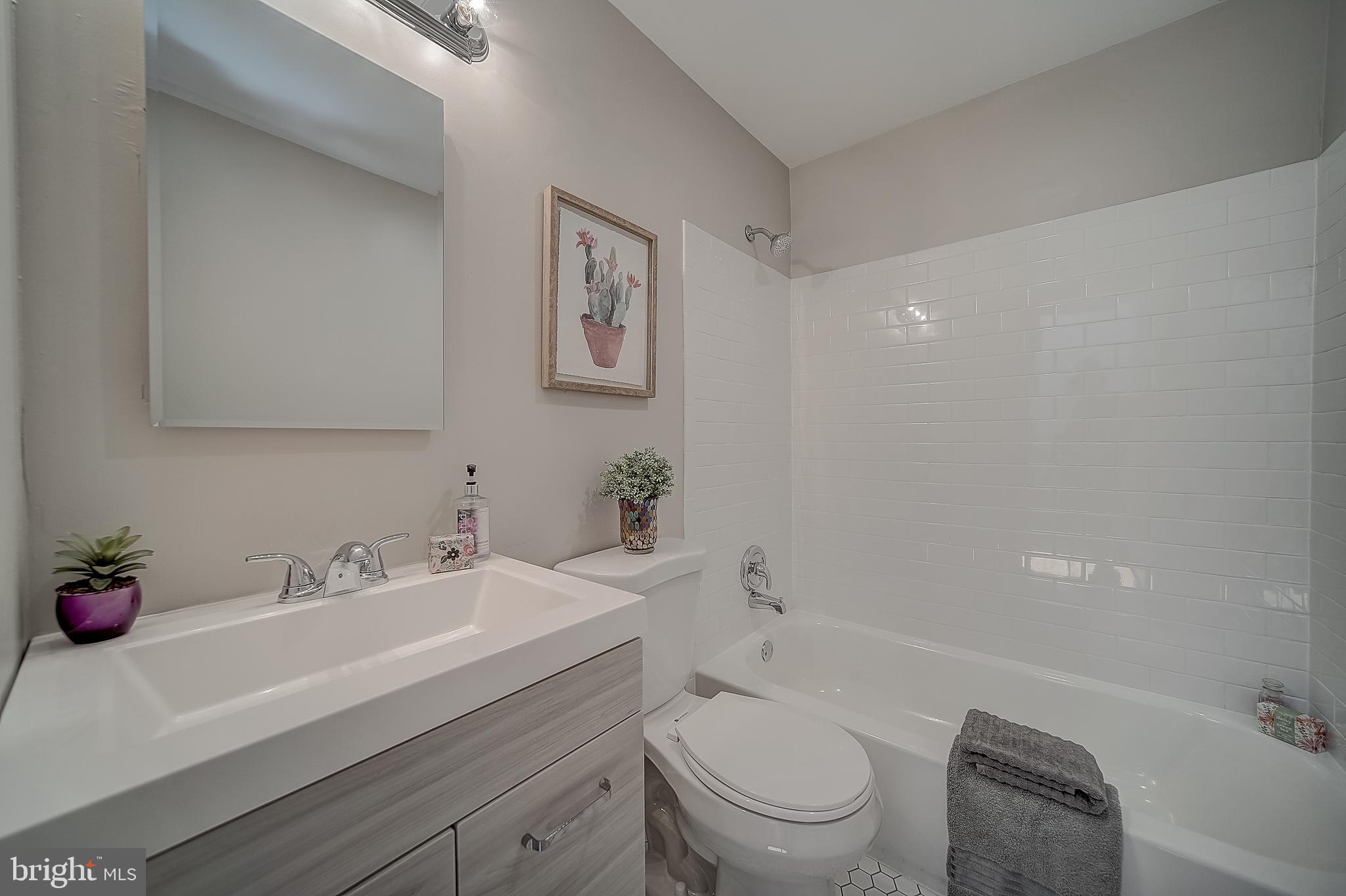 QUEEN VILLAGE - Residential