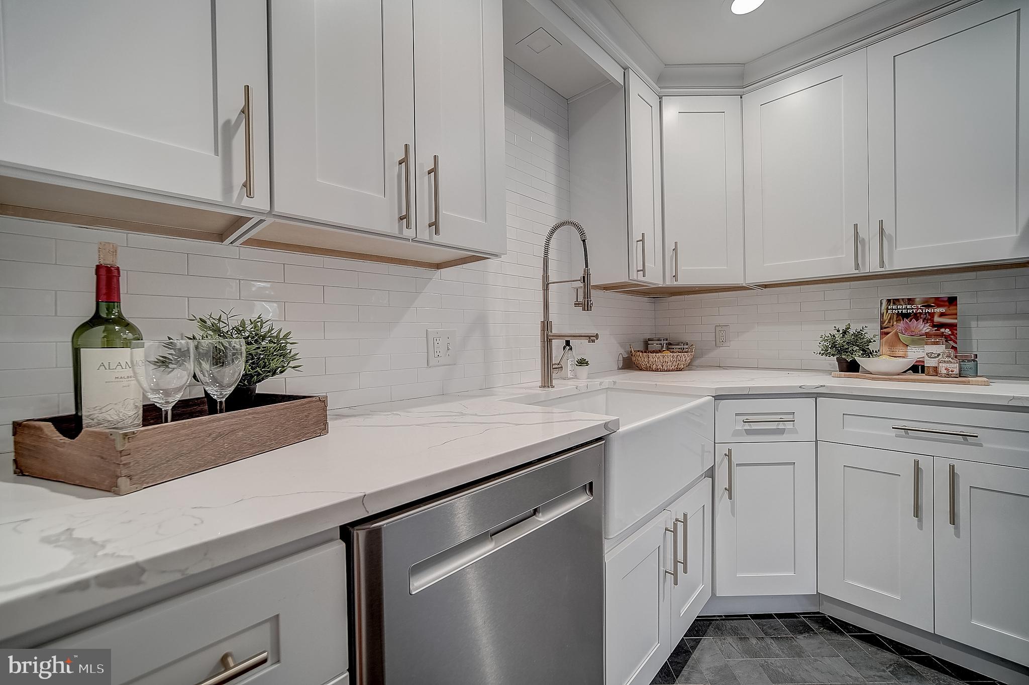 QUEEN VILLAGE - Residential