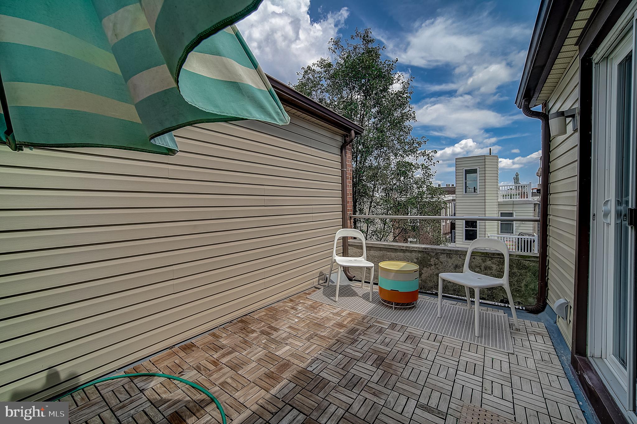 QUEEN VILLAGE - Residential