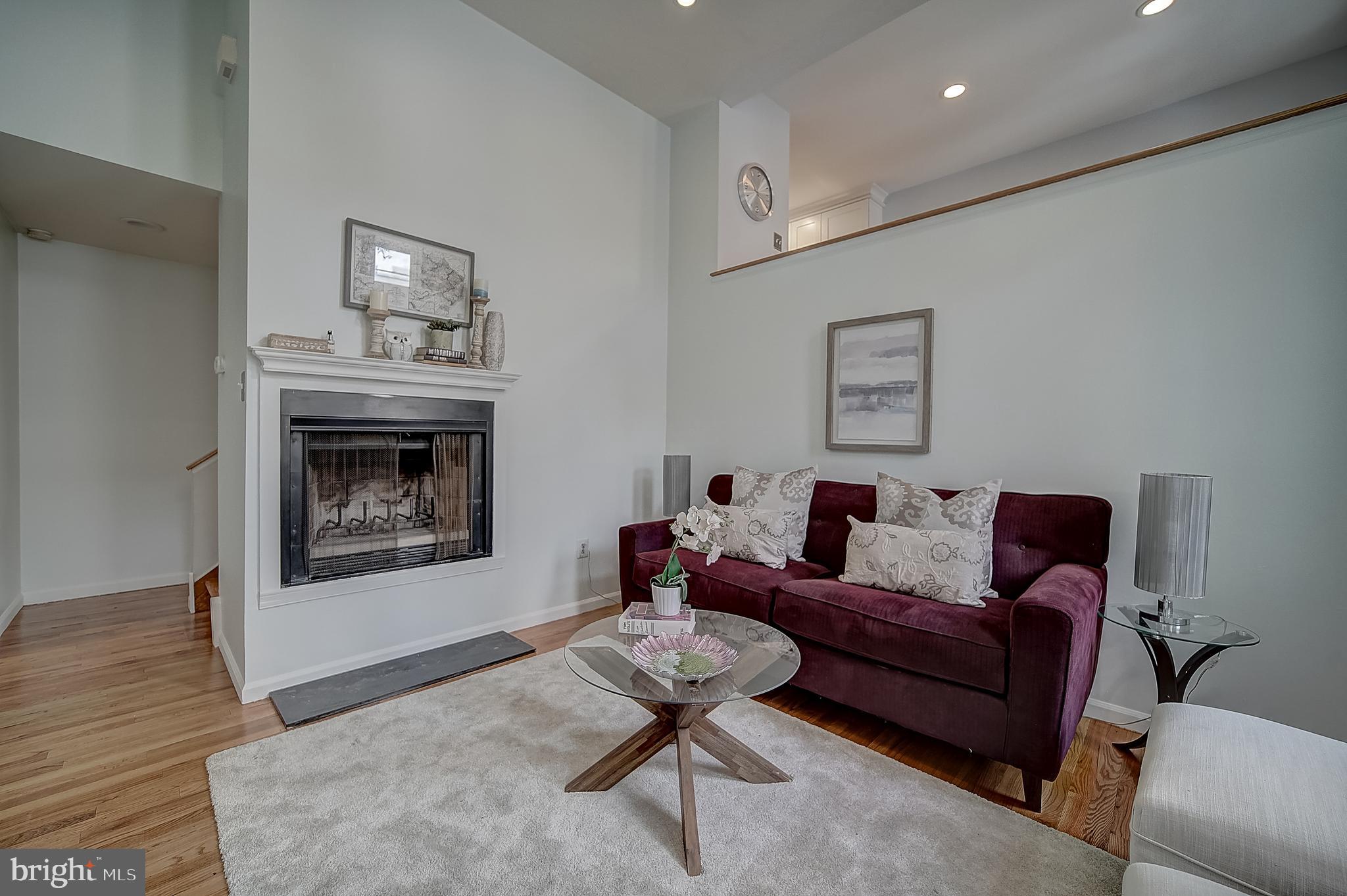 QUEEN VILLAGE - Residential