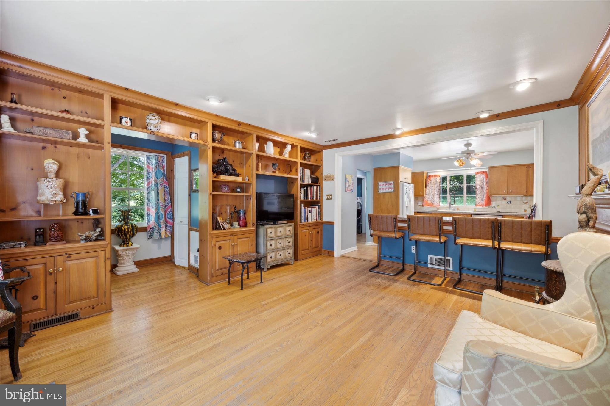 CHESTNUT HILL - Residential