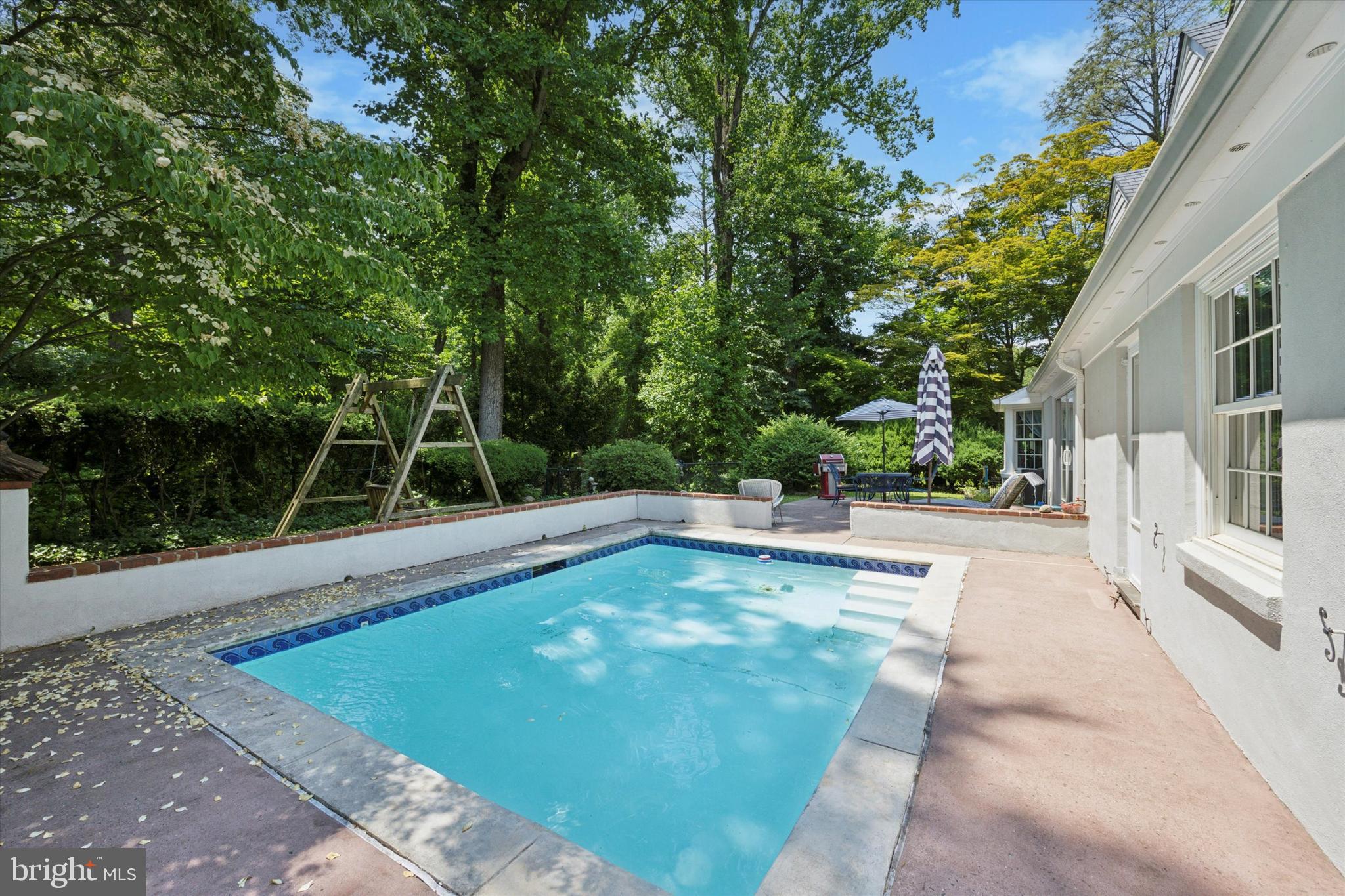 CHESTNUT HILL - Residential