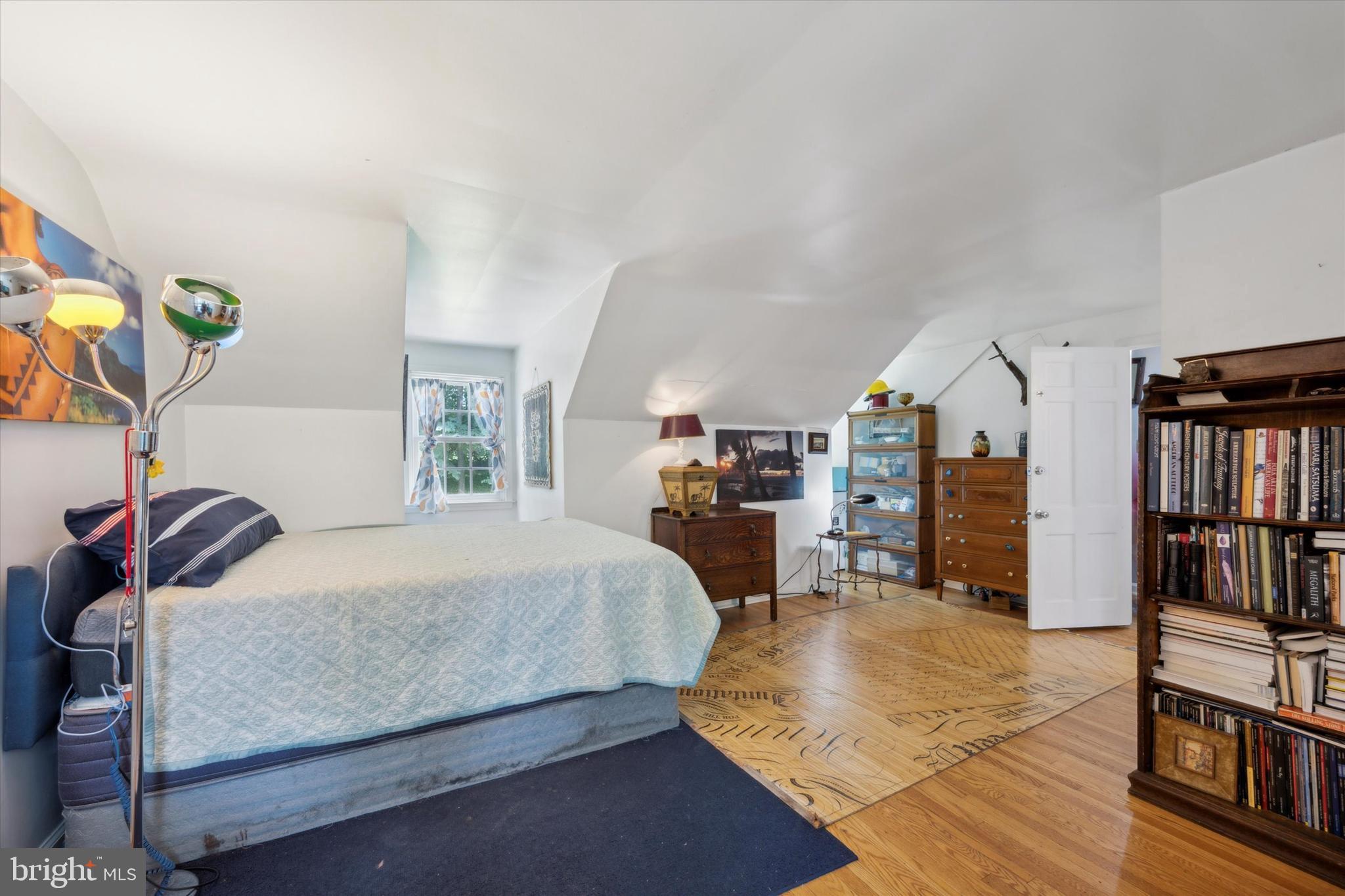 CHESTNUT HILL - Residential