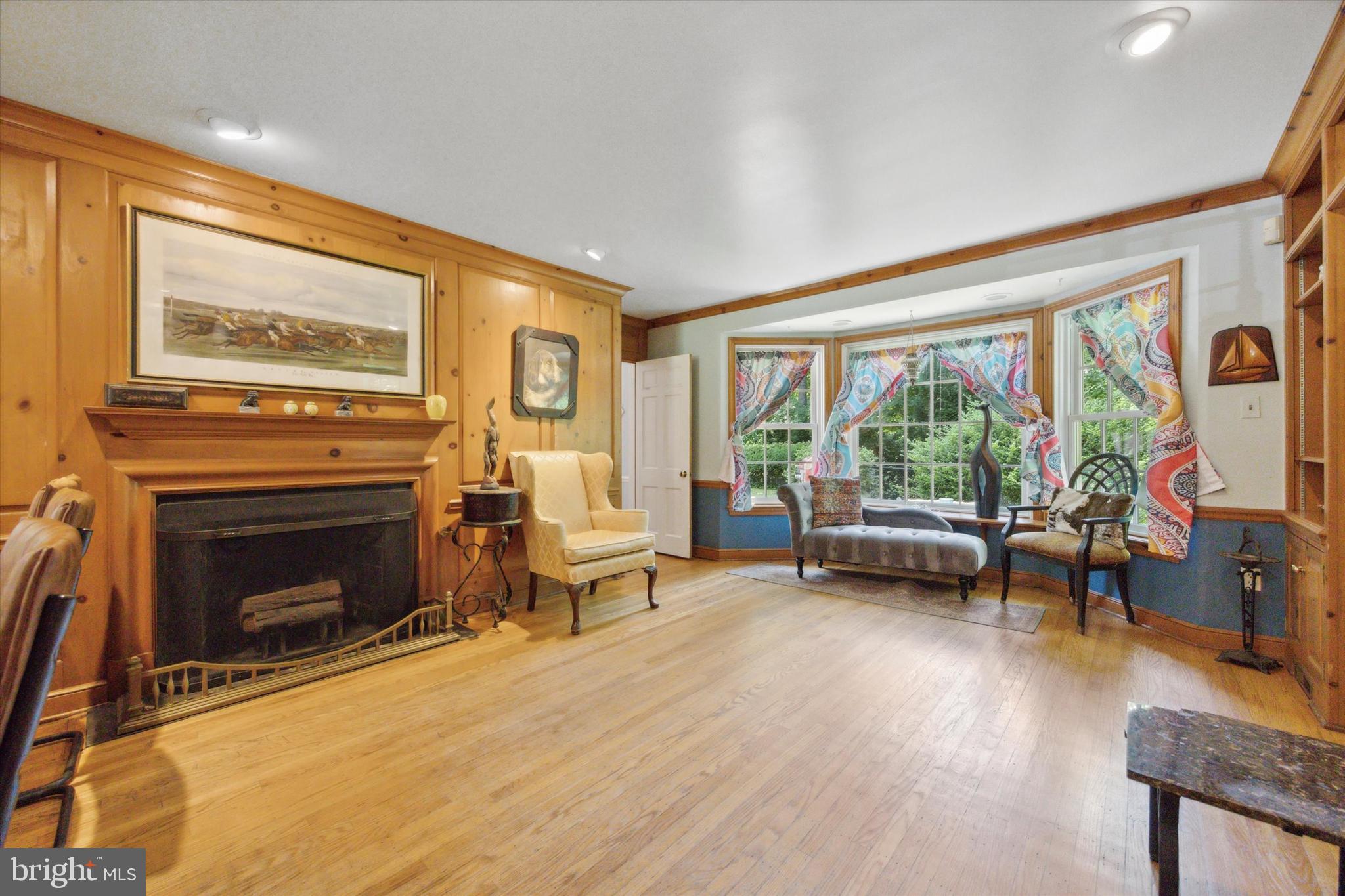 CHESTNUT HILL - Residential