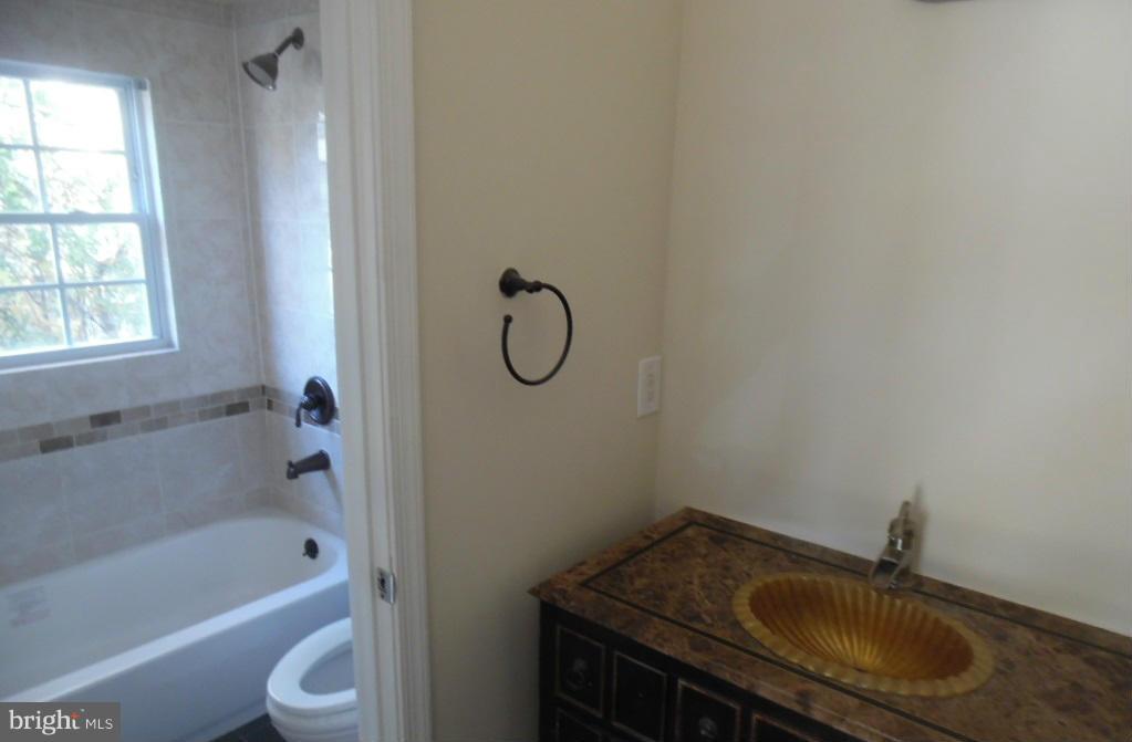 CATONSVILLE MANOR - Residential