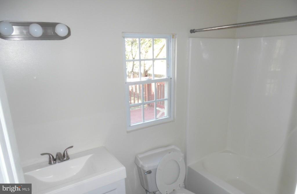 CATONSVILLE MANOR - Residential