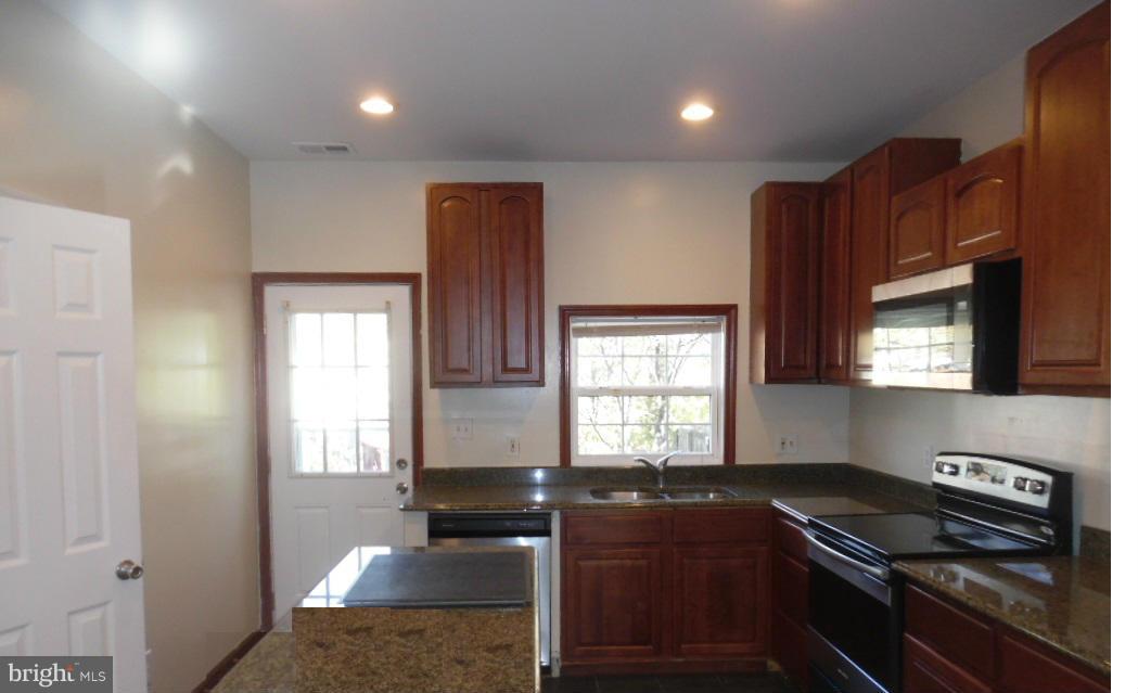 CATONSVILLE MANOR - Residential