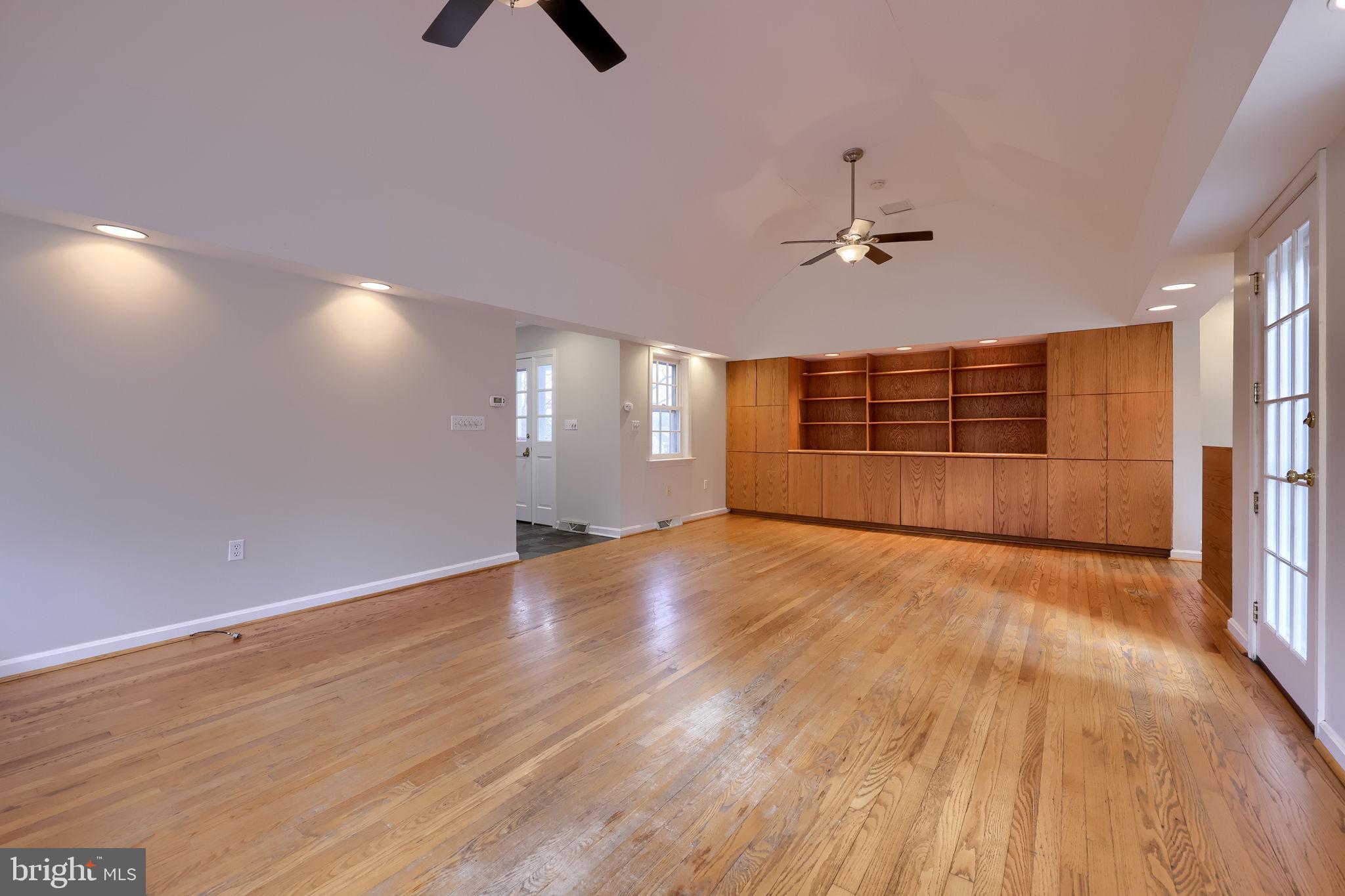 SCHOOL LANE HILLS - Residential