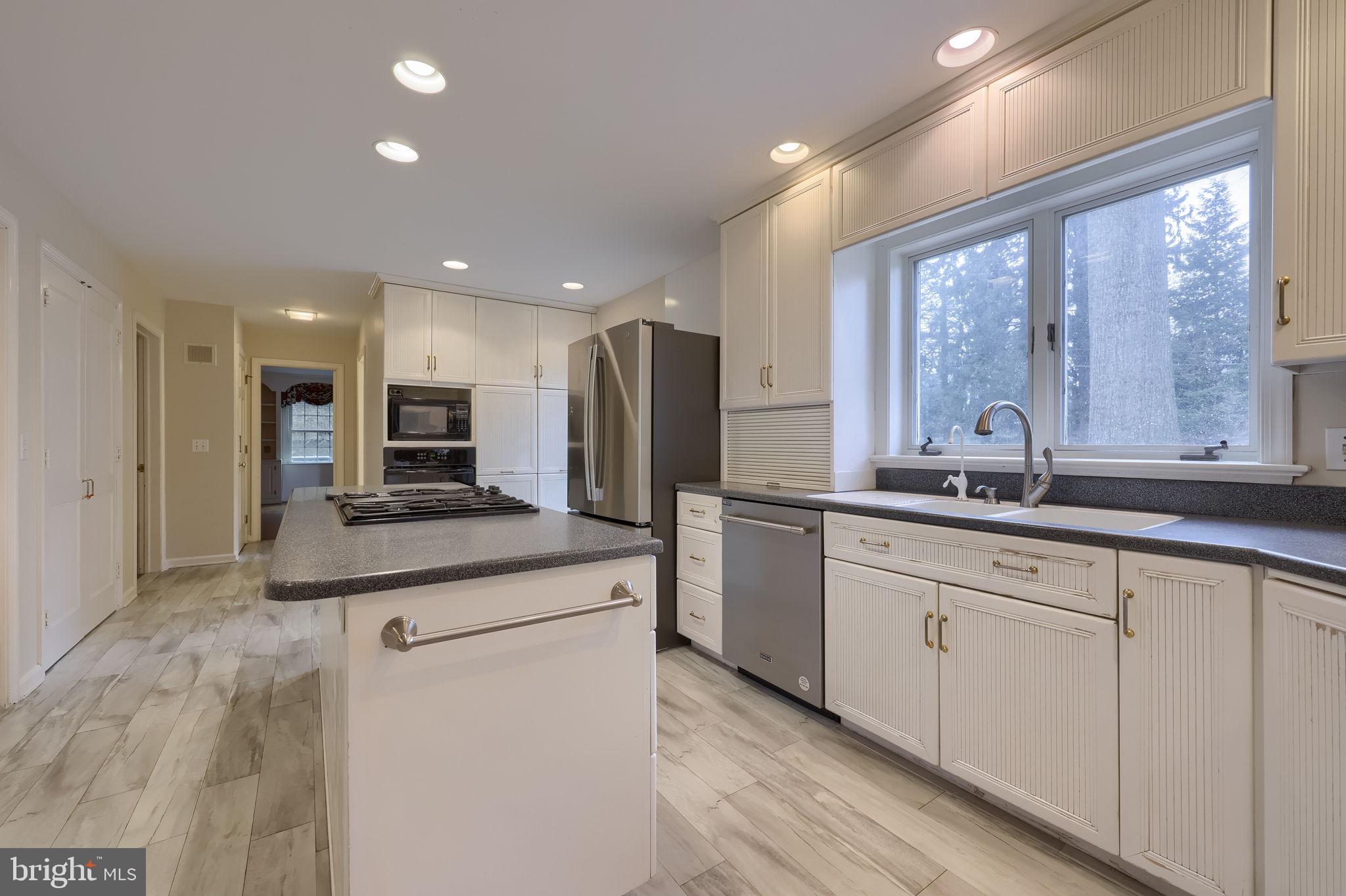 SCHOOL LANE HILLS - Residential