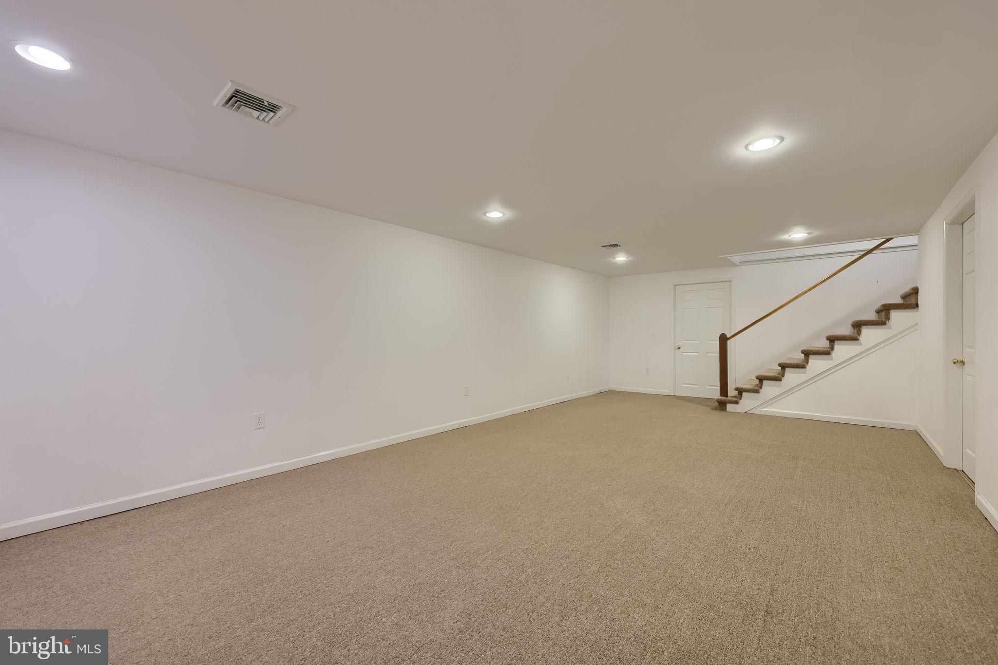 SCHOOL LANE HILLS - Residential