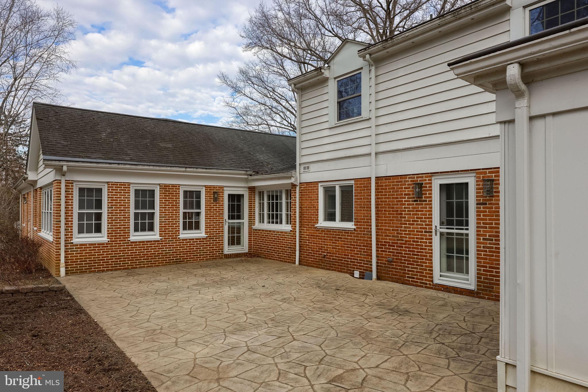 SCHOOL LANE HILLS - Residential