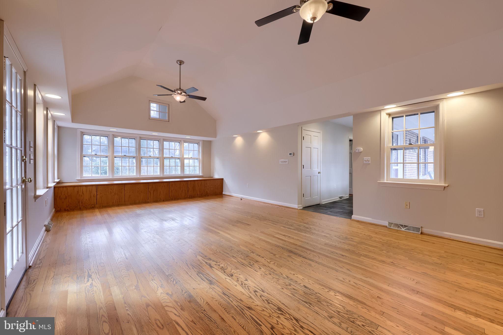 SCHOOL LANE HILLS - Residential