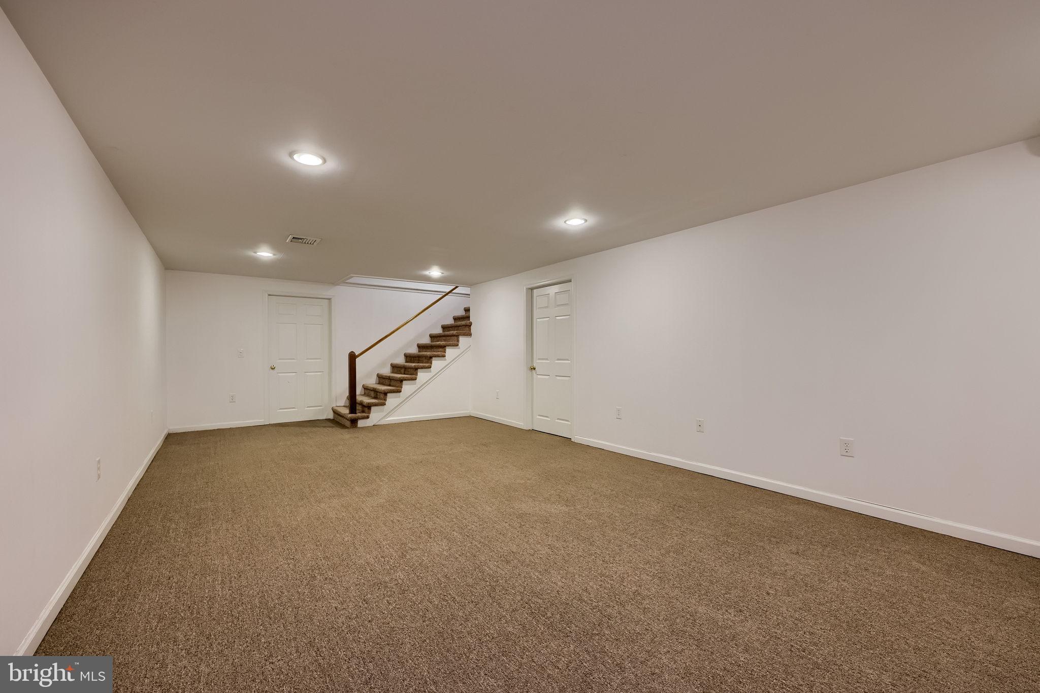 SCHOOL LANE HILLS - Residential