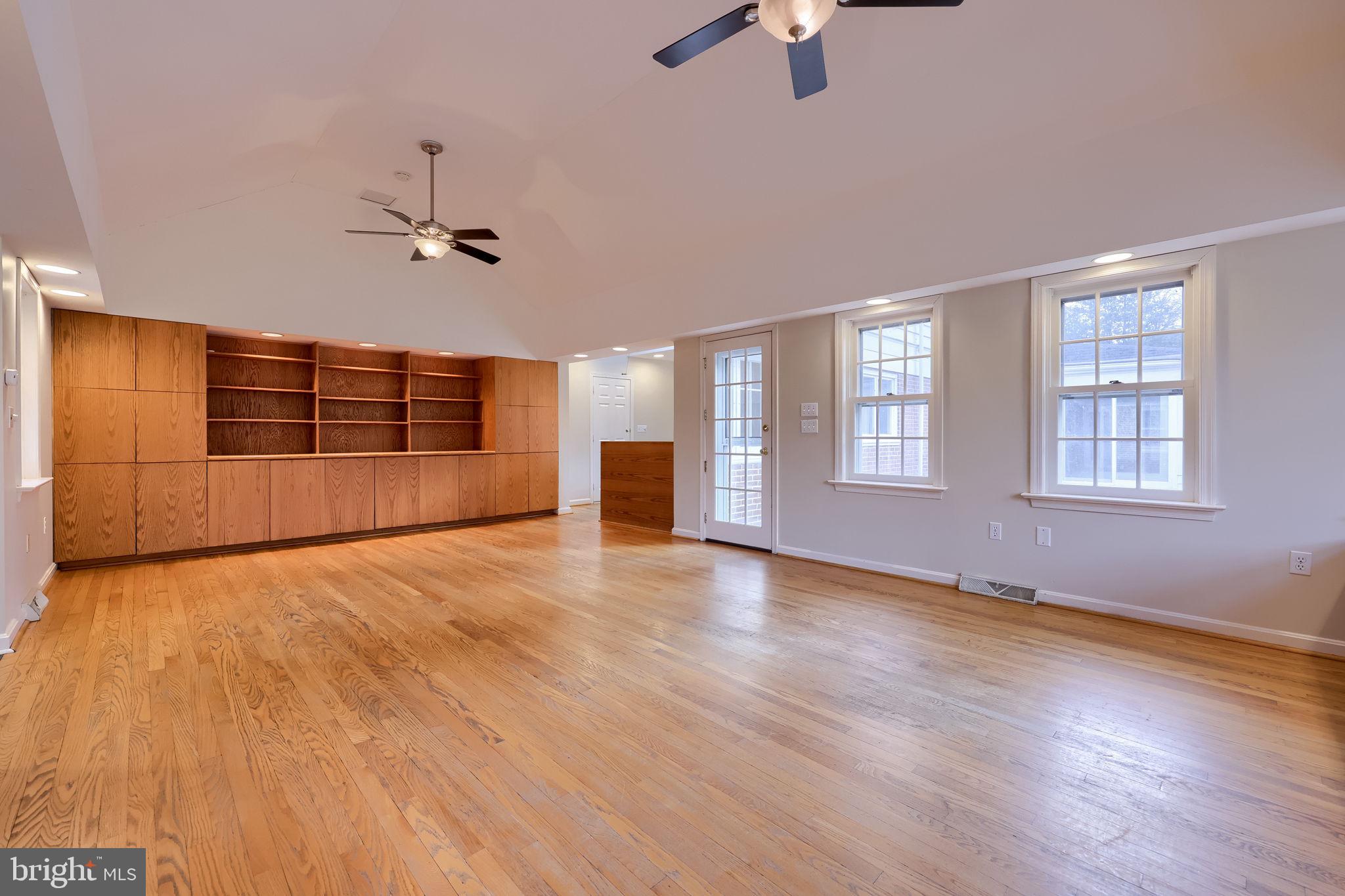 SCHOOL LANE HILLS - Residential