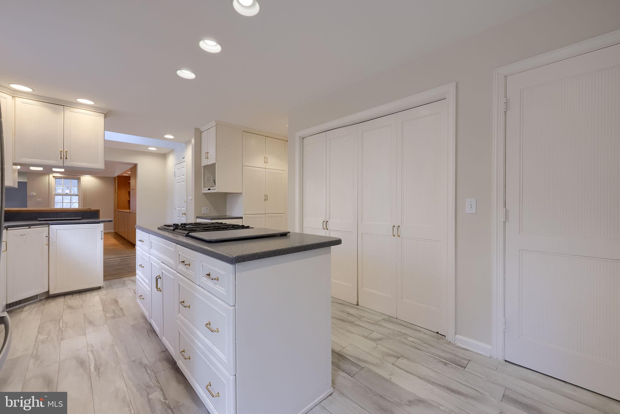 SCHOOL LANE HILLS - Residential