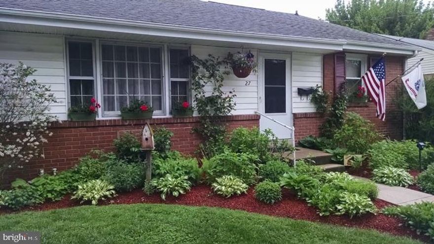 Well kept 1-story home in Ephrata.  Property features a LARGE 2-story Garage/Shop with a single overhead door.  Separate 200 Amp service,  Concrete floor, and spacious second level storage!  3 bedrooms, 1 full bathroom.  Hardwood floors, Eat-in kitchen, ceiling fans in each bedroom, newer room and much more.  A must see!