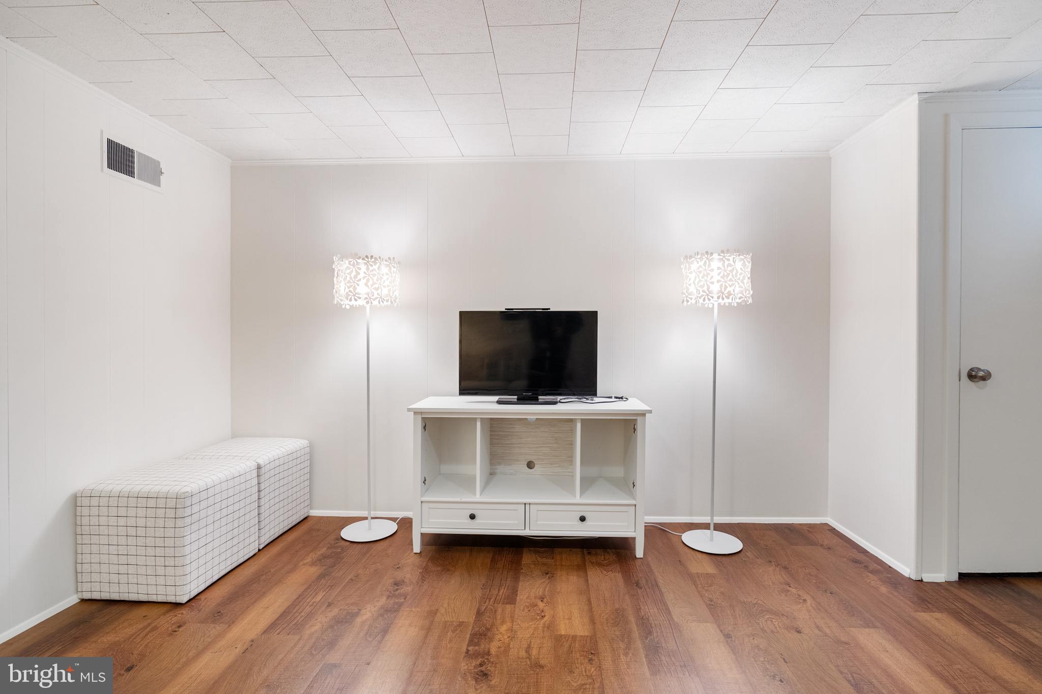 OAKLEIGH MANOR - Residential