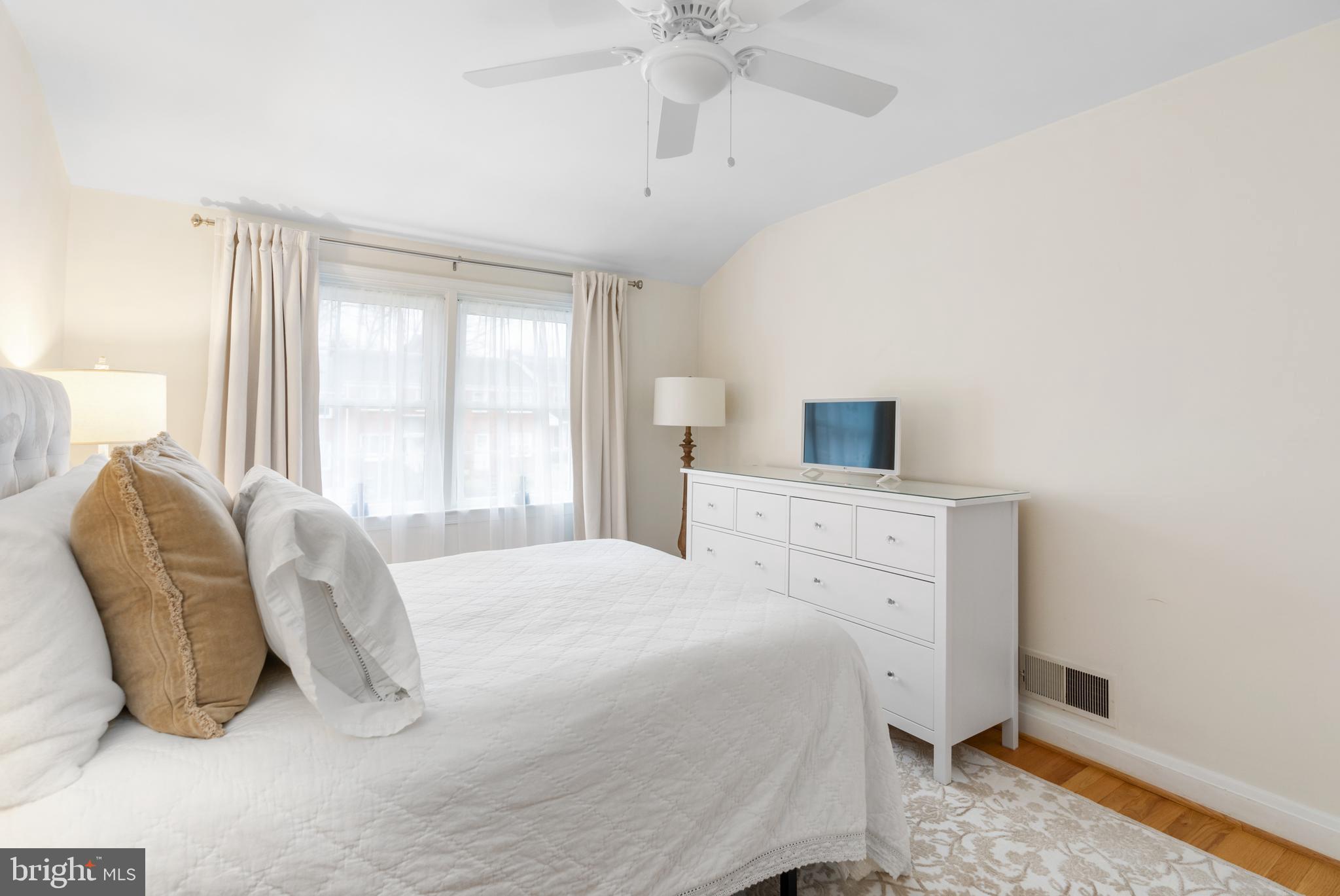 OAKLEIGH MANOR - Residential