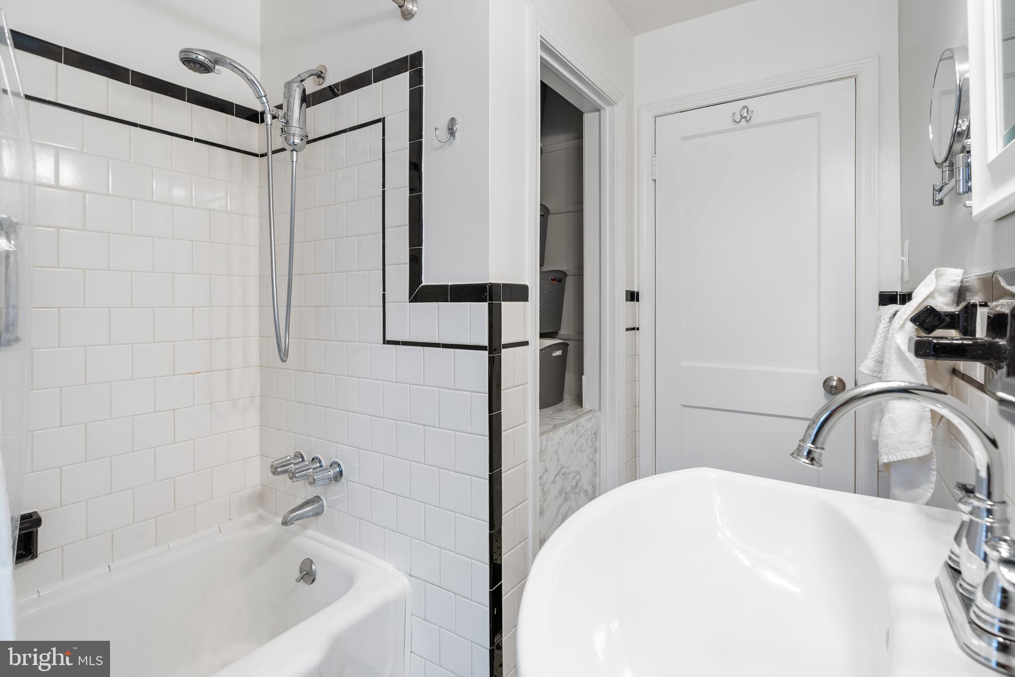 OAKLEIGH MANOR - Residential