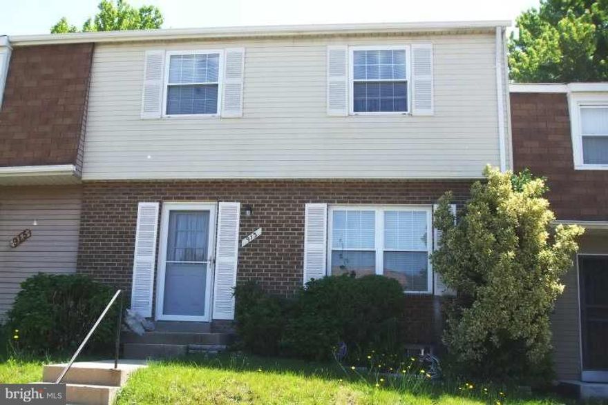 This home is located in the Summerfield area of Hyattsville.  It is literally within walking distance to Fed Ex field, home of the Washington Redskins.  There is a tremendous opportunity to own this three-level unit which has three bedrooms and one and a half baths.  Nice, fenced in area in the rear for private evenings outdoors.