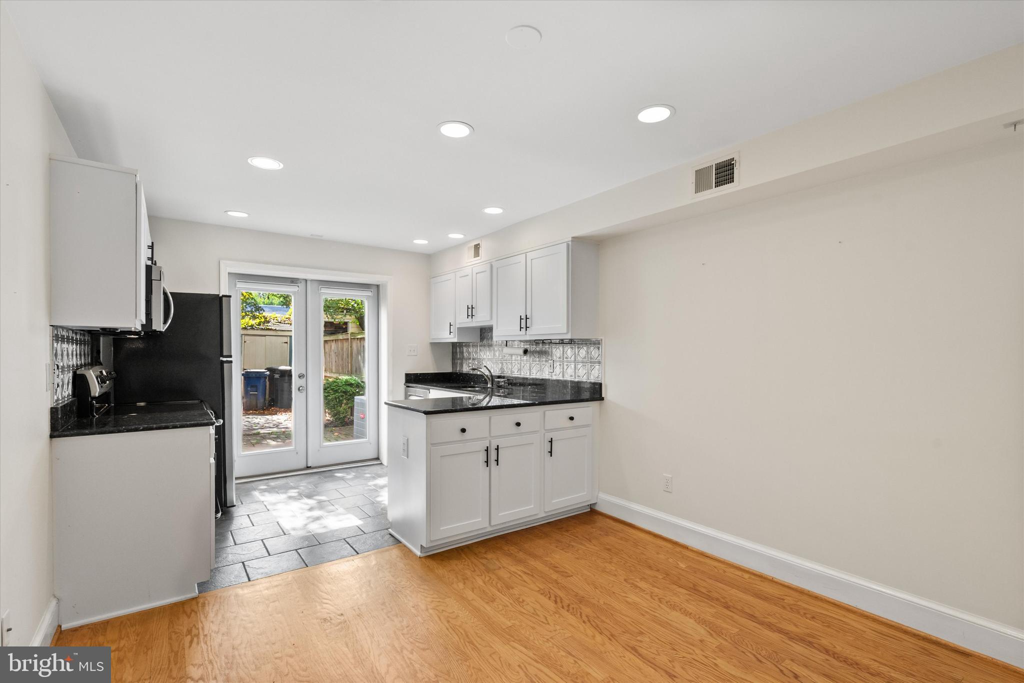 OLD TOWN ALEXANDRIA - Residential Lease