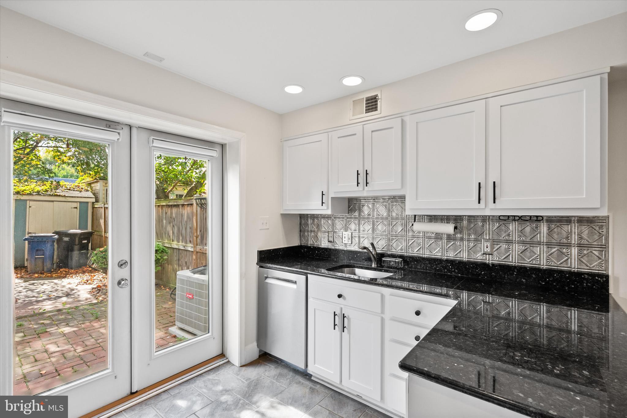 OLD TOWN ALEXANDRIA - Residential Lease